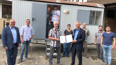 Kultusstaatssekretär Lösel zeichnet Schwabenrod als Starkes Dorf aus