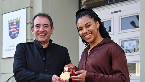 Olympiasiegerin Deborah Levi zu Gast im Kultusministerium