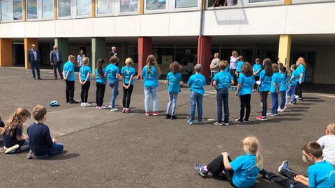 Staatssekretär Lösel informiert sich über Förderangebote an der Grundschule Feldatal