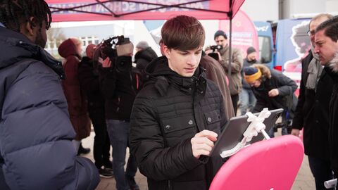 Startschuss für den Zukunftsbus Martin-Niemöller-Schule in Wiesbaden