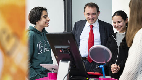 Kultusminister Lorz und Hessischer Handwerkstag stellen Erweiterung an Schulen vor 