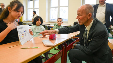Armin Schwarz besucht Lotteschule in Wetzlar 
