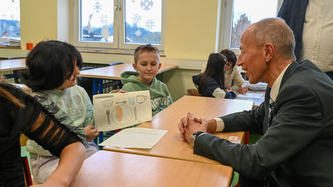 Armin Schwarz besucht Lotteschule in Wetzlar 