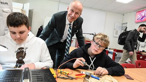 Armin Schwarz besucht Berufsschulzentrum Limburg