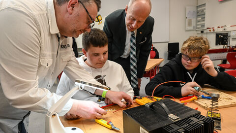 Armin Schwarz besucht Berufsschulzentrum Limburg