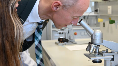 Armin Schwarz besucht Berufsschulzentrum Limburg