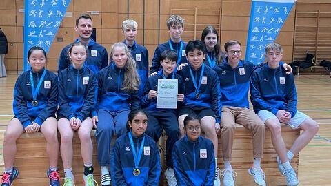 Goldmedaille Badminton WK III Main-Taunus-Schule Hofheim
