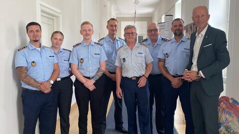 Bildungsminister Schwarz mit Jugendoffizieren der Bundeswehr