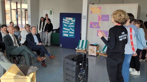 Kultusminister Armin Schwarz (links) sitzt neben Dr. Frank Martin, Leiter der Regionaldirektion Hessen der Bundesagentur für Arbeit