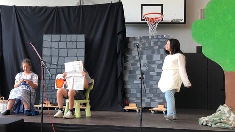 Die Kinder bei ihrer Bühnenaufführung