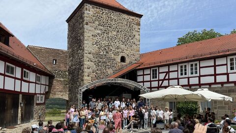 Ein Konzert auf einer Burg