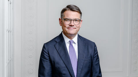 Ministerpräsident Boris Rhein sprach bei der Freisprechungsfeier der Kreishandwerkerschaft Wiesbaden-Rheingau-Taunus.